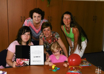 Zaměstnanci Kooperity pomáhají potřebným