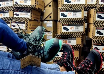 Zlínská společnost Z style nám poskytla VELKORYSÝ DAR - vnitřními i venkovními botami obula všechny 