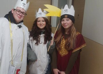 Plné město a obce králů a královen